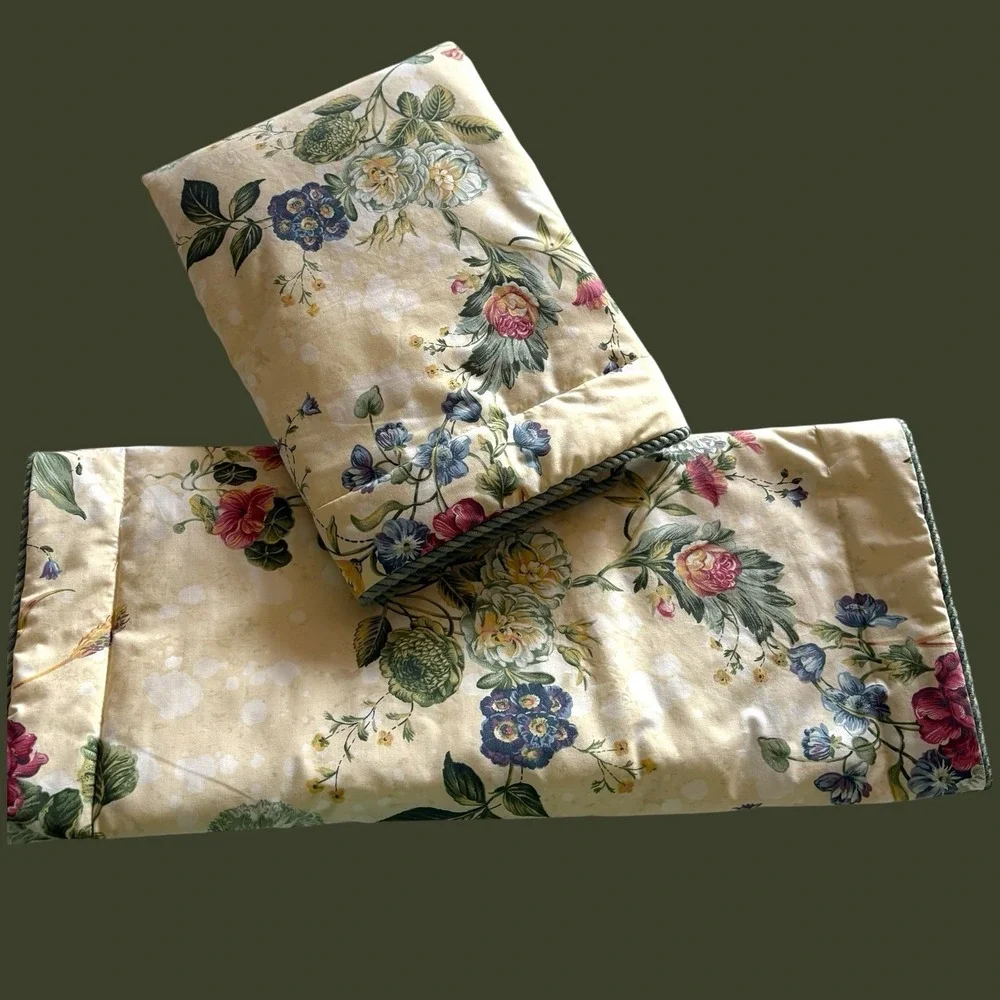 Sheridan‎ Australia 2 Std Shams Front Padded White Magnolia on Green 25.5